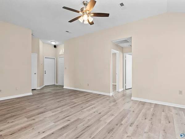 $900 / 3br - 1181ft2 - HOGAR EN ALQUILER 3 habitaciones, 2 baños (Madison)63658742626307122