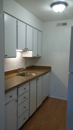$950 Private bedroom in a remodeled 3bed/2bath condo (Bellevue CrossRoads)63612020743041123