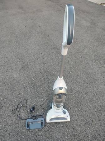 Shark Navigator Freestyle cordless bagless vacuum cleaner sweeper 1
