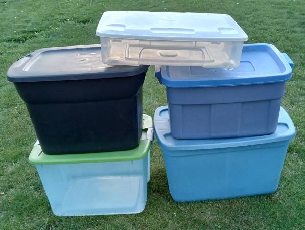 (4) Medium-Sized Storage Tubs, (1) Underbed Tub 1