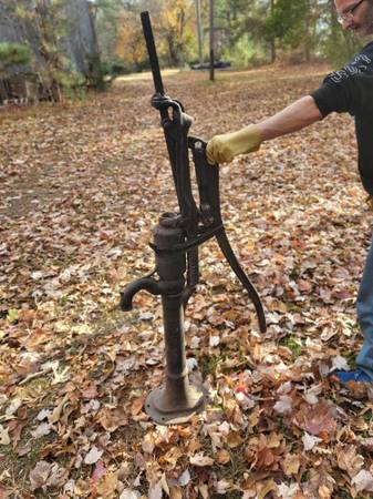 ANTIQUE WELL PUMP 1