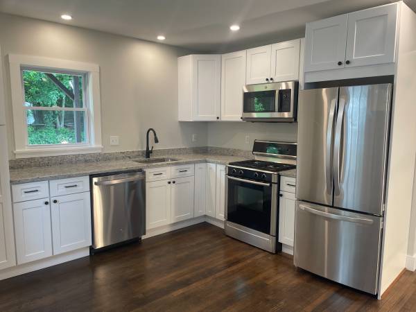 $3,250 / 2br - 1700ft2 - Recently Renovated 2+ Bedroom Apartment – Wakefield, MA Available ASAP (Wakefield)63996691910915122