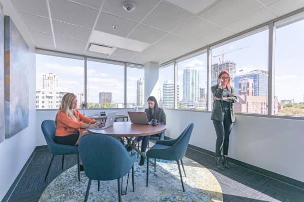 $149 COWORKING SPACE - Available NOW in St. Petersburg! (St. Petersburg, FL)63991085230082120