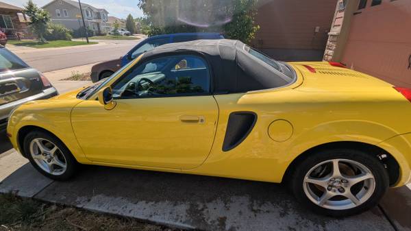 2001 Toyota MR2 Spyder manual de 5 velocidades - $7,500 (Thornton)63619871893379121
