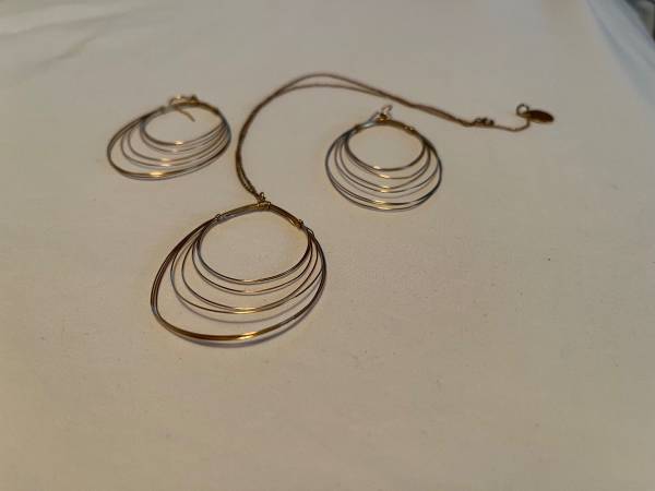 Viv & Ingrid 14K gold set -necklace and earrings 1