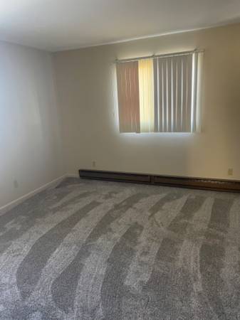 $700.00 / 1br - 750ft2 - 905 Illini Ave63700508785667121