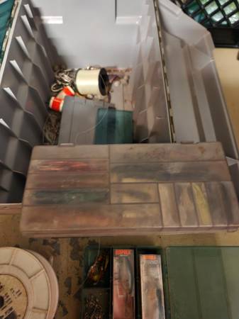 Fishing Tackle Box With Lures And Line & Reel & Fishing Line - $40 (Pembroke Pines)63471413714307123