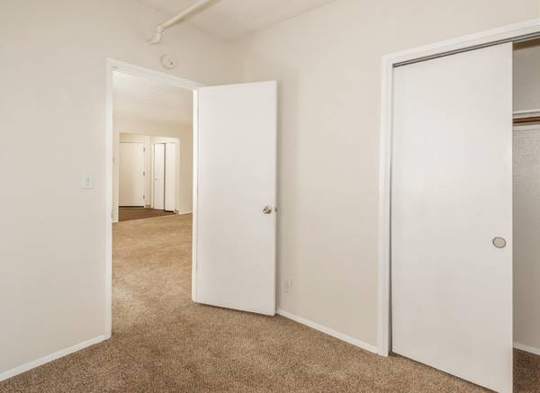 $1,099 / 1br - Amplio 1 dormitorio - ¡1 dormitorio renovado disponible! - Ascensor en el lugar (Goose Hollow en la 14ª)63867269617281124