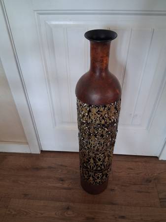 Large floor vase 1