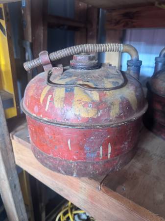 Old gas can 1
