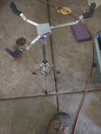 10"diameter small adjustable drum stand 1
