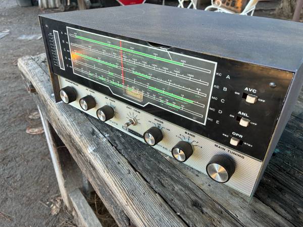 Vintage Heathkit Shortwave Receiver 1