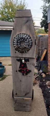 Halloween coffin 1