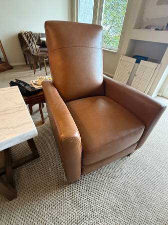 Brown Recliner - manual push back 1