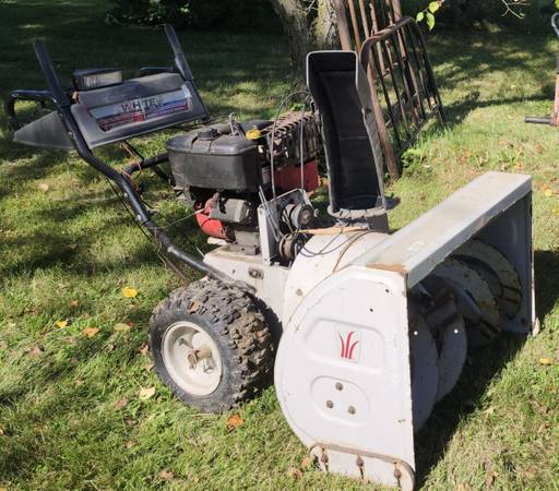 White Snowblower 32" 1