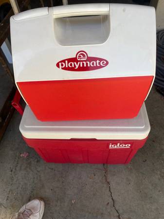2 igloo coolers 1