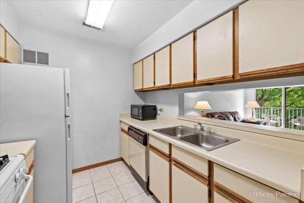 $1,350 / 1br - 696ft2 - Amazing, Cozy and move in ready condo (Lombard)64041645561473122