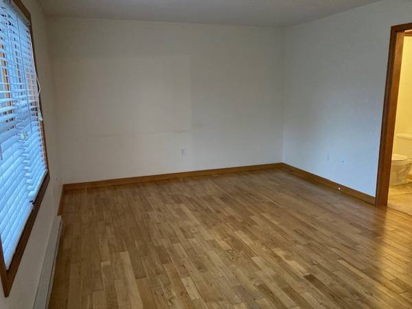 $1,800 / 2br - 1200ft2 - Adosado de 2 habitaciones / 1.5 baños en Bridge St. Northampton (Bridge Street Northampton MA)64017046771714122