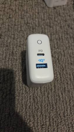 Anker Power Adapter for USB-C and USB-A 1