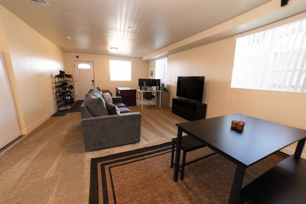 $650 Clean men's shared rooms with amenities (South Los Angeles)63998005315203121