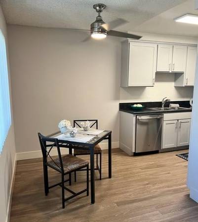 $2,628 / 2br - 950ft2 - Ceiling Fans, State-Of-The-Art Fitness Center, Pets Welcome (Lakewood, Bixby Knolls, Signal Hill)63701130180227121