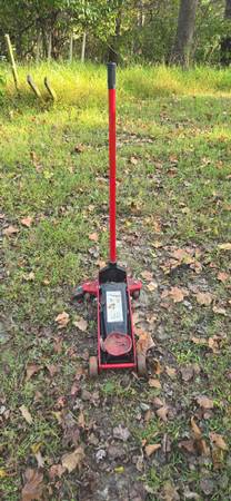2.5 ton floor jack 1
