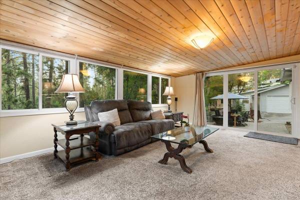 $399,000 / 2br - 1634ft2 - 18526 Dunvegan Drive -  FOR SALE (Grass Valley)63952111598467122