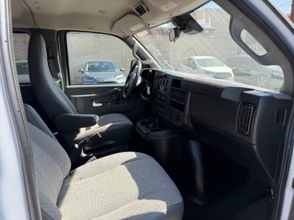 2019 Chevrolet Express Chevy LT - Photo 11