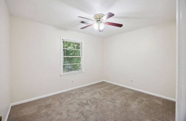 $1,000 / 2br - 950ft2 - Beautiful 2bed 1bath home (Summerville)64016106757505123
