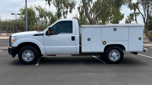 2016 Ford F250 REG CAB - Photo 2