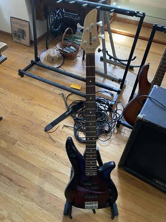Yamaha P/ Jazz bass. 1