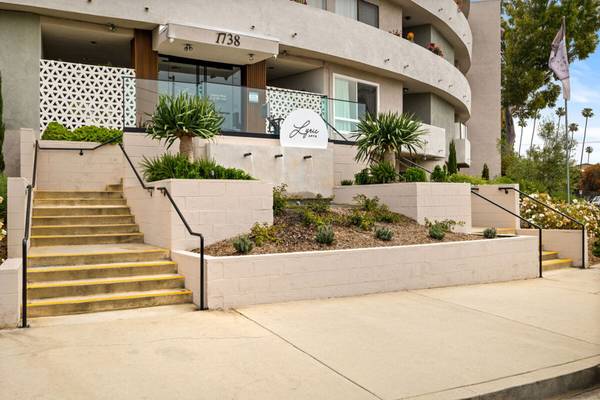 $1,900 / 450ft2 - Custom Cabinets with Soft Close Features, Yoga Room, Tandem Parking (Hollywood)63912984259459120