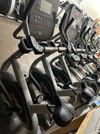 Used Heavy Commercial Star Trac Upright Bike 1