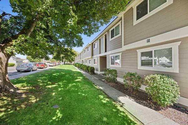 $1,349 / 2br - 1140ft2 - Gathering room, Private patio, Large, bright kitchen, Open floor plans (Kennewick)63895803801858122