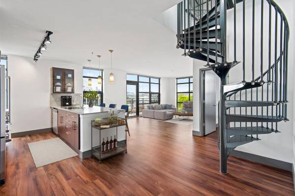 $3,381 / 2br - 1057ft2 - Parking Garage with Full Size Spaces, Package lockers (Eastlake)63934550644355122