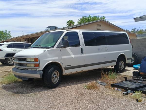 2001 Chevy Express van 1
