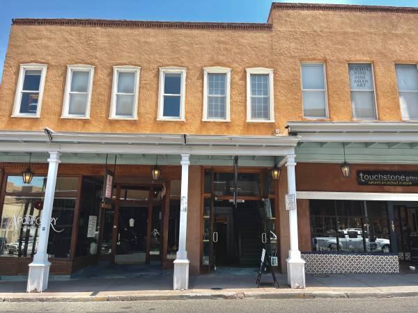 $1,000 / 500ft2 - Downtown Santa Fe Second Floor Gallery/Studio/Office (Santa Fe)63659901083137120