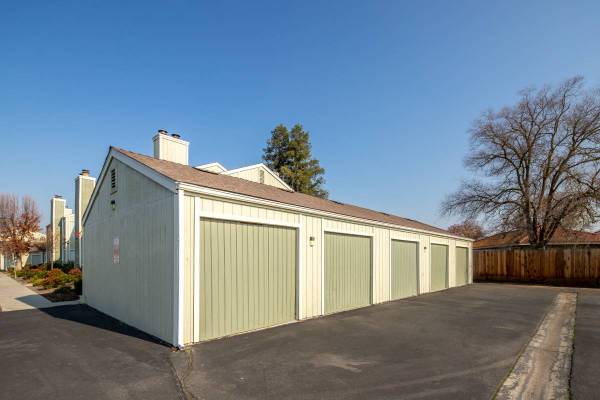 $1,895 / 2br - Regency Court Move In Special !!!! (Madera)63798509842179122