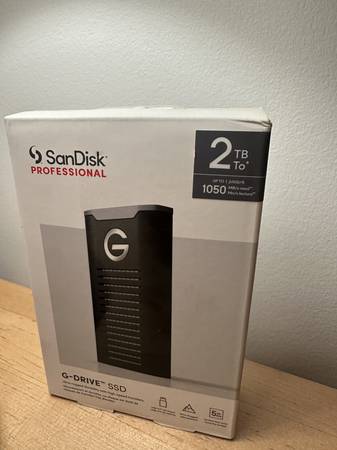 2TB SanDisk professional SSD brand new 1