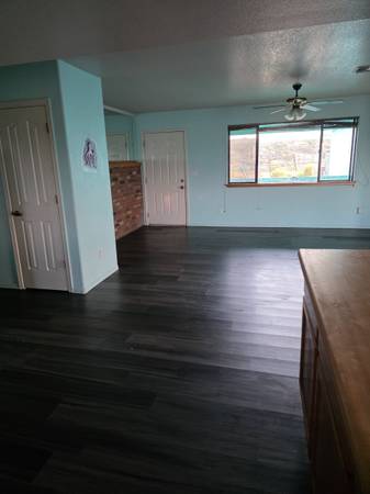 $1,600 / 2br - 1750ft2 - Rural property 25 miles East of (Kingman)63618564091521122