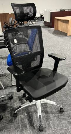 Mesh Back Task Chair with Headrest 1