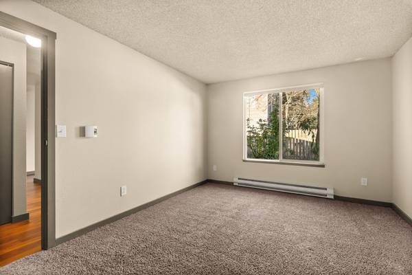 $2,099 / 3br - 1126ft2 - in Steilacoom WA, Additional Laundry Facility, 3BD 1BA (97 Byrd Drive, Steilacoom, WA)63659484058241124