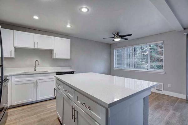 $1,800 / 1hab - 770ft2 - Garajes Separados, Spa/Bañera de Hidromasaje, Chimenea de Leña, Centro de Fitness63688462297729122