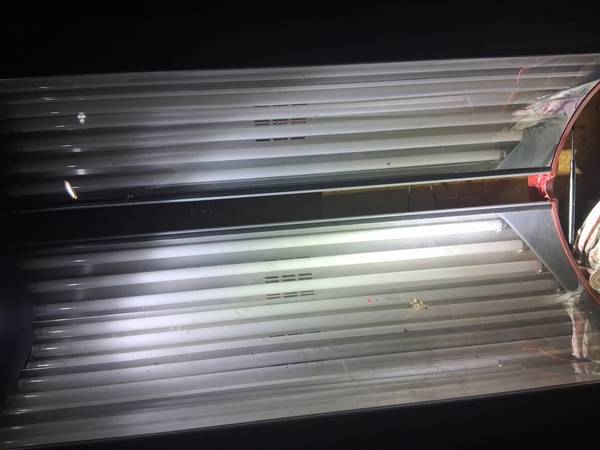 Tanning bed 220 watts 1