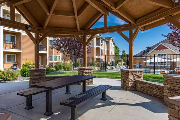 $1,950 / 3br - 1348ft2 - 3 bedroom 2 bath with Bay Windows! Move in special. Call us today! (Richland - Knight St Transit Center)63779939667459122
