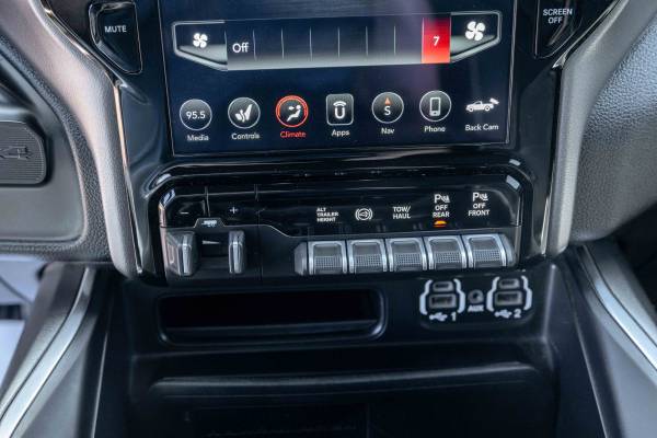 2020 RAM 3500 Laramie 4x4 - Photo 14