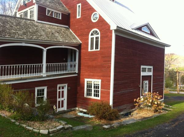 $1,600 / 2br - 1500ft2 - Beautiful Fully Furnished Barn home (East Barre)63784706713729120