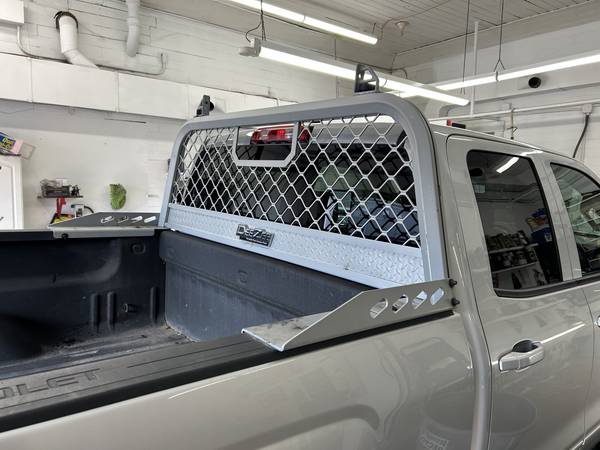 DeeZee Back Rack/Cab Protector. Headache rack. 1
