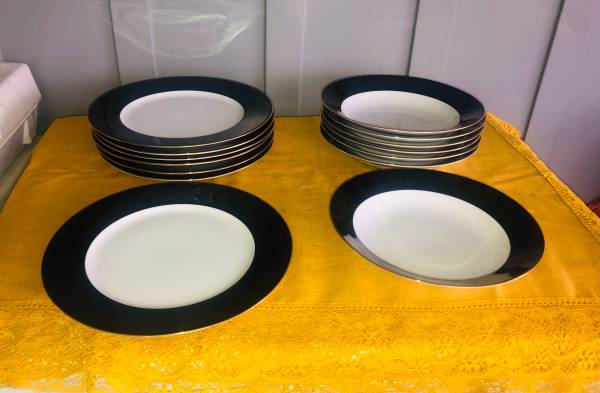 Vintage Ten Strawberry Street LTd Set Of 14 Plates Black RimGoldenEdge 1