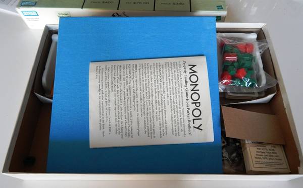 Conjunto vintage de Monopoly en caja de madera - $20 (Seattle)63470647939203124